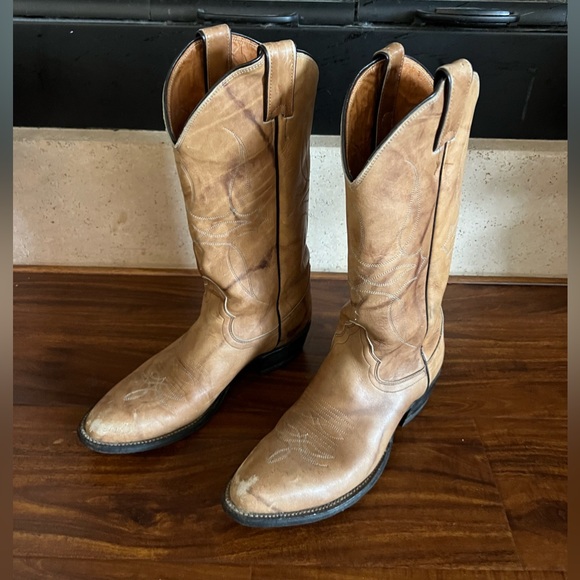 Justin boots western style size 6 but more like size 5.5 - Picture 1 of 7